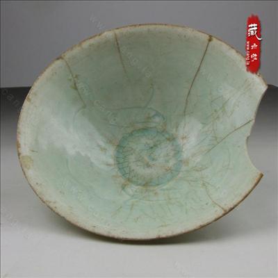 宋代湖田窑刻划 “鱼水纹” 碗 有缺